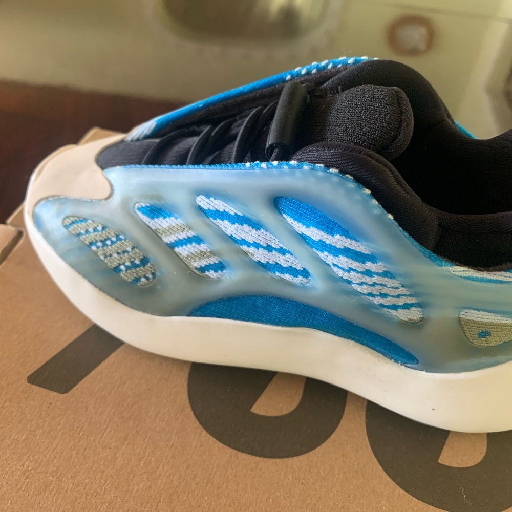 2020
Yeezy 700 V3 kids 'Arzareth
